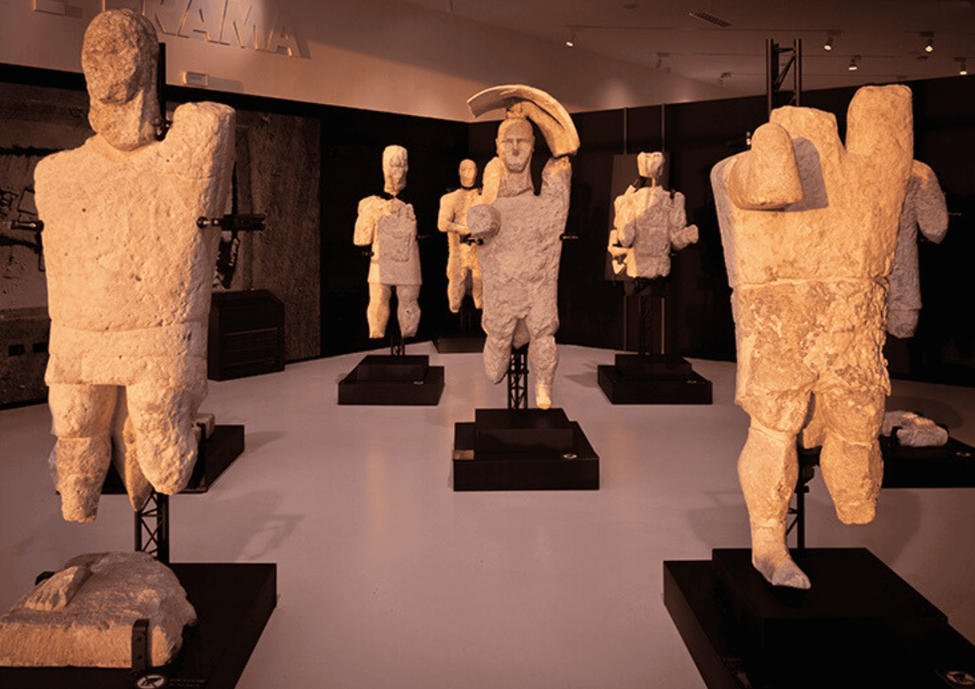 THE GIANTS’ GALLERY (1)